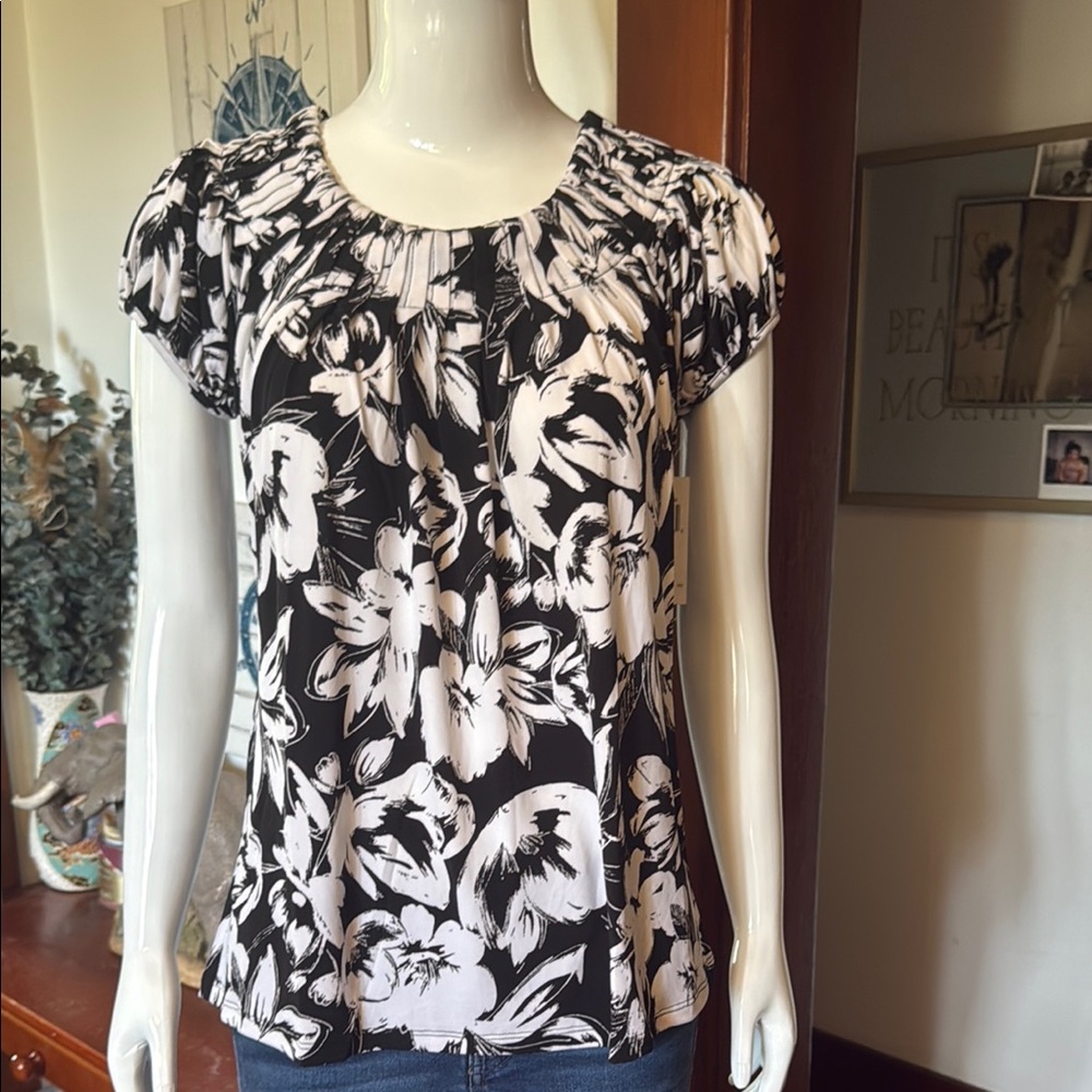 NWT Style&Co size small Floral Black and White Women's Top